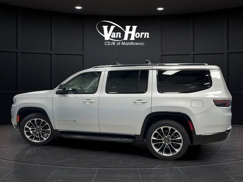 Used 2024 Jeep Wagoneer Series II w/ Premium Group I AWD/4WD image 4