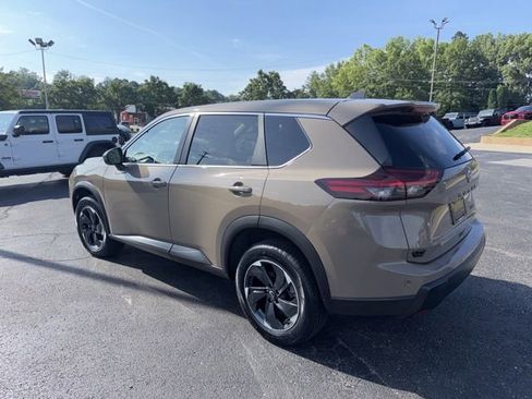 Used 2024 Nissan Rogue SV AWD/4WD image 6