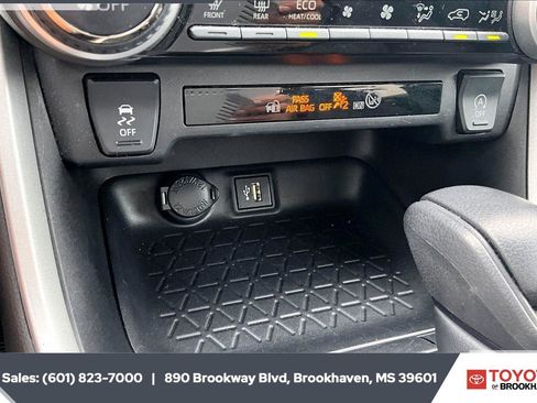 Used 2024 Toyota RAV4 XLE FWD image 24