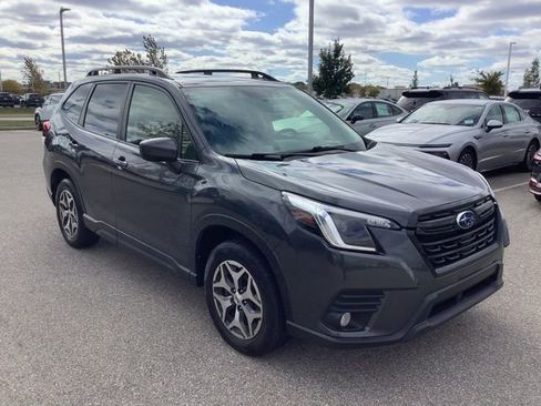 Used 2022 Subaru Forester Premium image 3