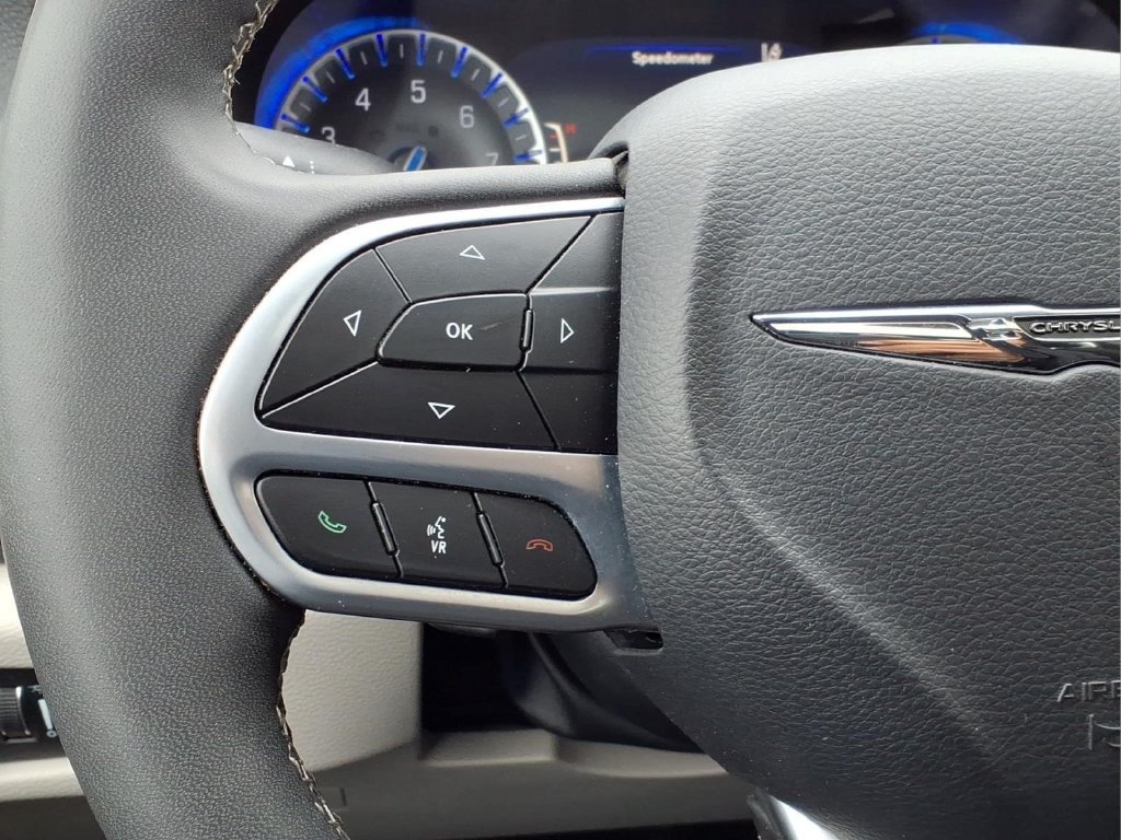Used 2024 Chrysler Pacifica Limited FWD image 8