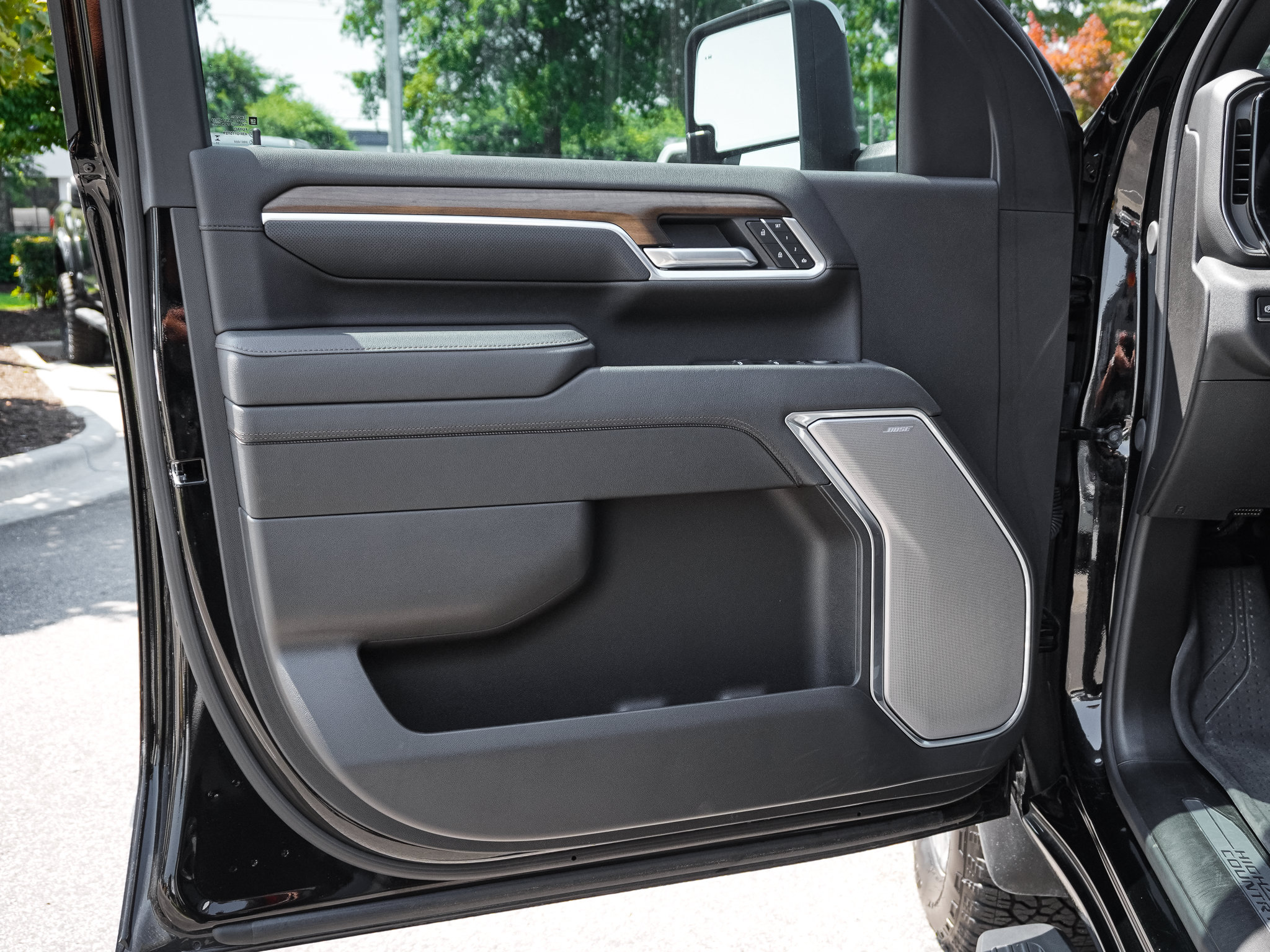 Used 2025 Chevrolet Silverado 2500 High Country w/ High Country Premium Package AWD/4WD image 14