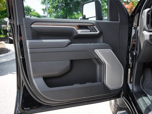 Used 2025 Chevrolet Silverado 2500 High Country w/ High Country Premium Package AWD/4WD image 14
