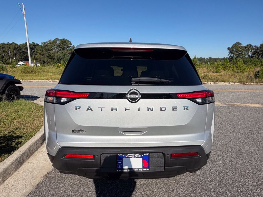 Used 2023 Nissan Pathfinder S FWD image 15