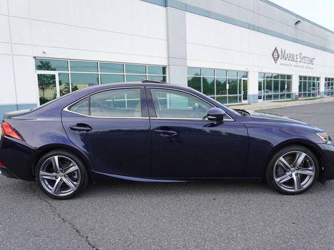 Used 2017 Lexus IS 200t w/ Premium Package RWD image 8