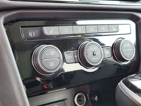 New 2024 Volkswagen Taos SE image 14