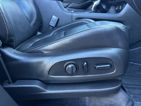 Used 2021 Chevrolet Traverse Premier image 25