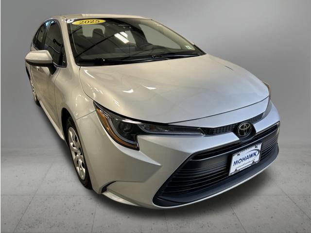 Used 2025 Toyota Corolla LE FWD image 8