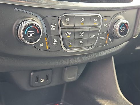 Used 2023 Chevrolet Traverse LT AWD/4WD image 22