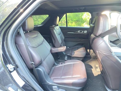 Used 2025 Ford Explorer Platinum w/ LUX Leather Package AWD/4WD image 18