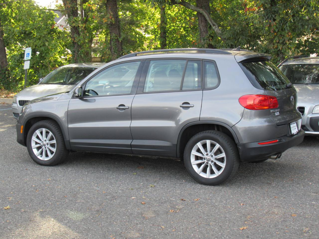 Used 2018 Volkswagen Tiguan Limited AWD/4WD image 3