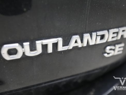 Used 2016 Mitsubishi Outlander SE FWD image 11
