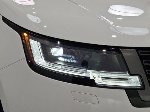 Certified 2023 Land Rover Range Rover SE image 7