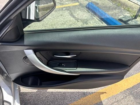 Used 2018 BMW 320i Sedan RWD image 59