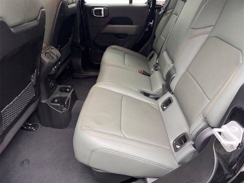 Used 2025 Jeep Gladiator Mojave w/ Safety Group image 33