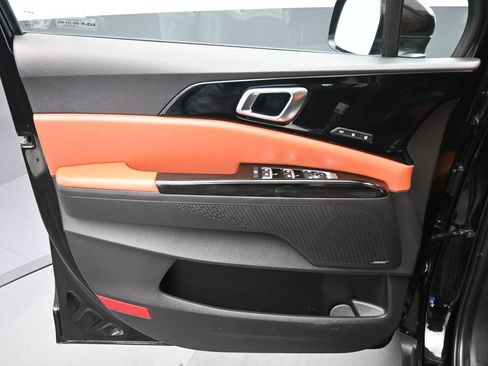 Used 2024 Kia Carnival SX Prestige image 9