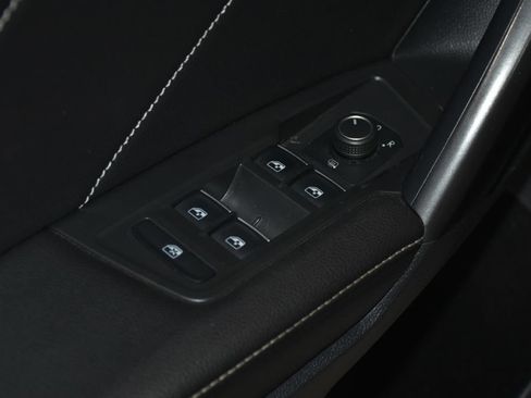 Used 2022 Volkswagen Tiguan SE AWD/4WD image 16
