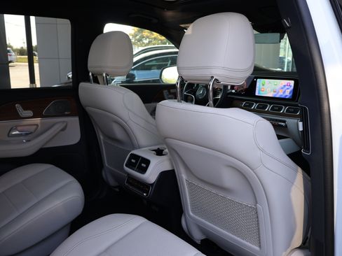 Used 2025 Mercedes-Benz GLS 450 4MATIC image 27
