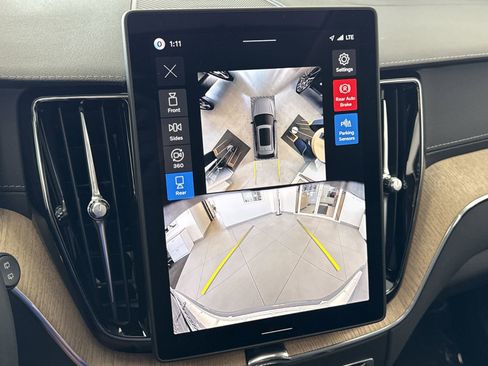 New 2026 Volvo XC60 B5 Ultra w/ Protection Package Premier image 25