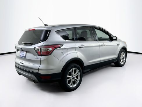 Used 2017 Ford Escape SE w/ SE Cold Weather Package AWD/4WD image 5