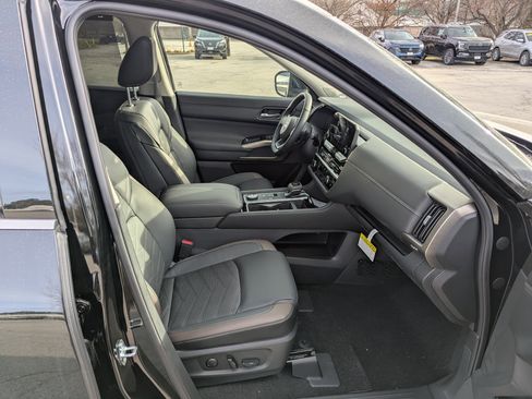 New 2025 Nissan Pathfinder Platinum w/ Cargo Package image 17