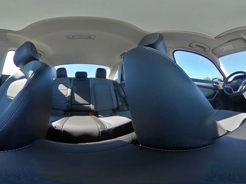 Used 2025 Volkswagen Jetta SE image 42