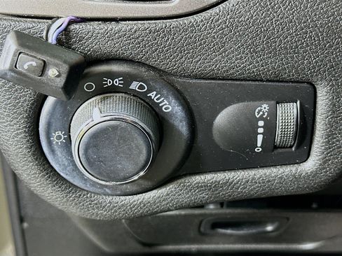 Used 2021 Jeep Cherokee Latitude image 16