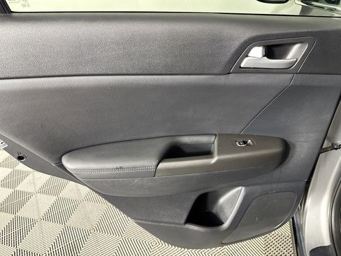 Used 2020 Kia Sportage S image 24