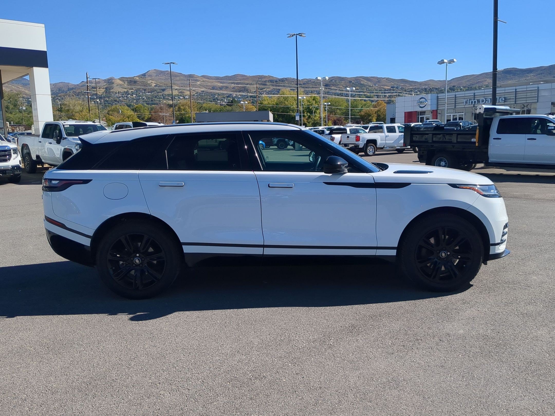 Used 2023 Land Rover Range Rover Velar R-Dynamic S AWD/4WD image 6