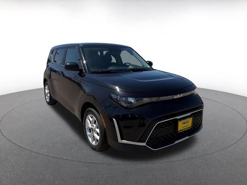 Used 2025 Kia Soul LX w/ LX Technology Package FWD image 3