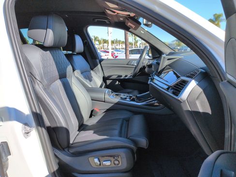 Used 2025 BMW X7 M60i w/ Executive Package image 34