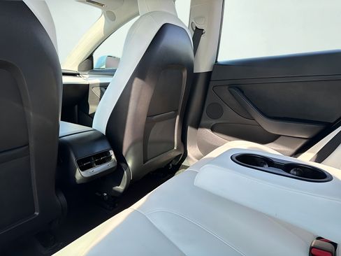 Used 2021 Tesla Model 3 Standard Range Plus RWD image 19