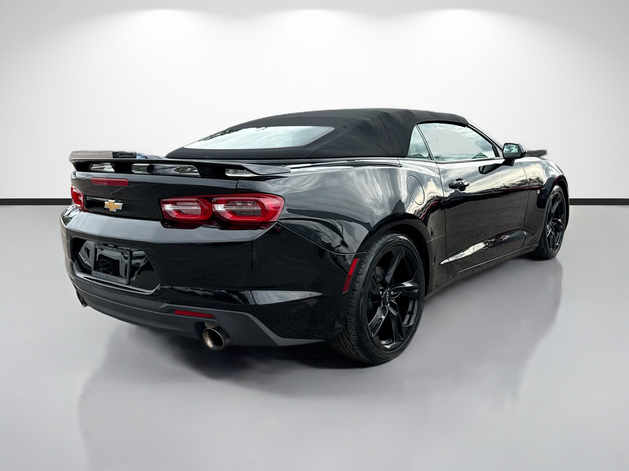 Used 2021 Chevrolet Camaro LT w/ Technology Package RWD image 3