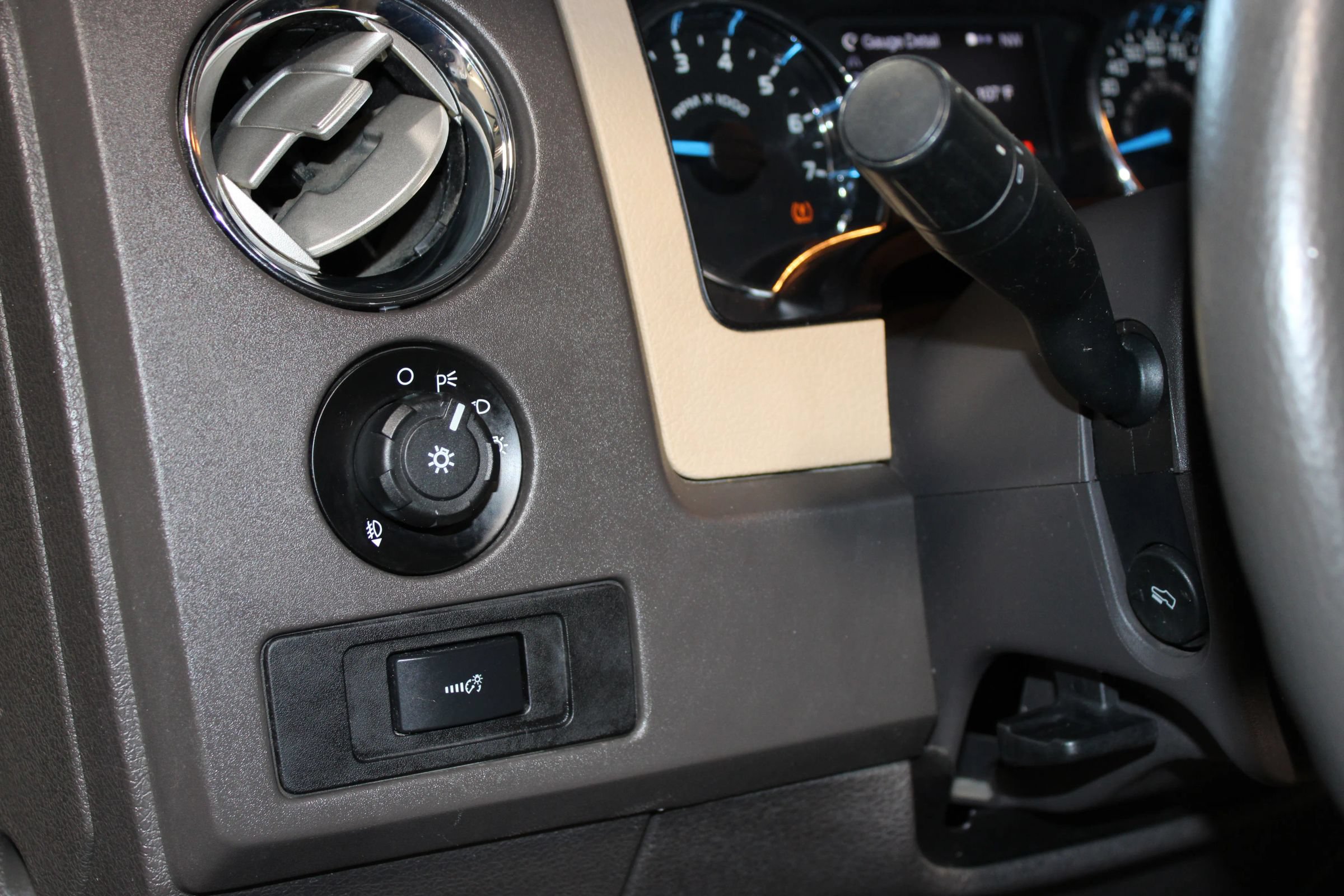 Used 2013 Ford F150 XLT w/ XLT Chrome Pkg RWD image 19