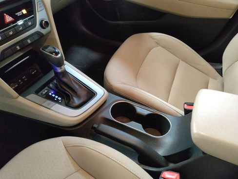 Used 2018 Hyundai Elantra SE FWD image 26