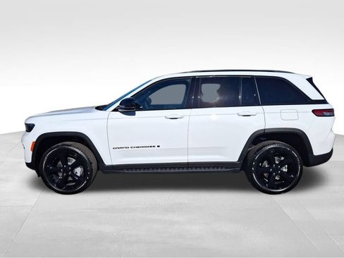 New 2025 Jeep Grand Cherokee Limited w/ Black Appearance Package AWD/4WD image 4