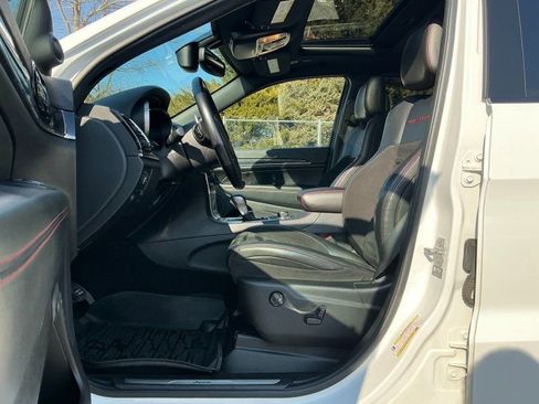 Used 2021 Jeep Grand Cherokee Trailhawk image 11