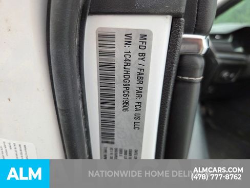 Used 2023 Jeep Grand Cherokee Overland AWD/4WD image 6