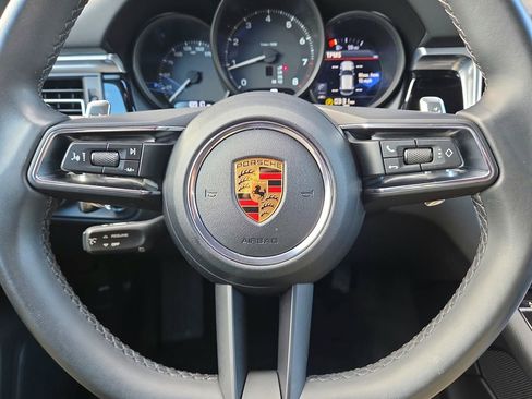 Certified 2022 Porsche Macan image 9