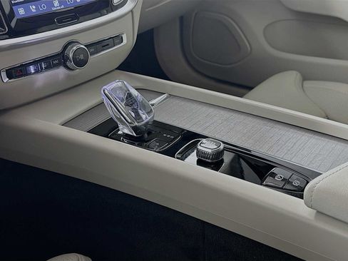 Used 2025 Volvo V60 B5 Cross Country Ultra w/ Protection Package Premier image 16