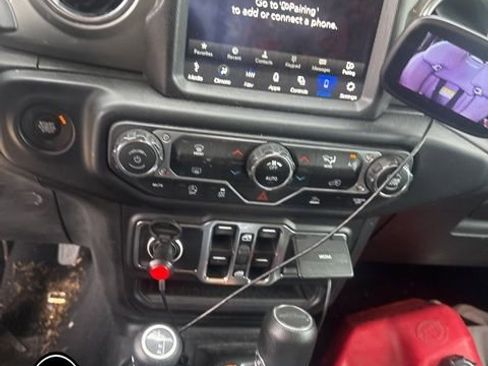 Used 2023 Jeep Gladiator Overland AWD/4WD image 11