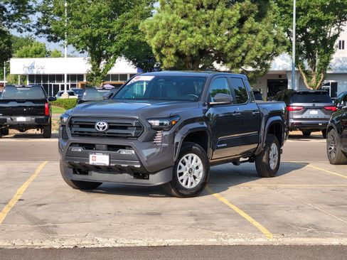 Certified 2025 Toyota Tacoma SR5 AWD/4WD image 2