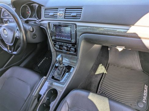Used 2017 Volkswagen Passat 1.8T SE image 37