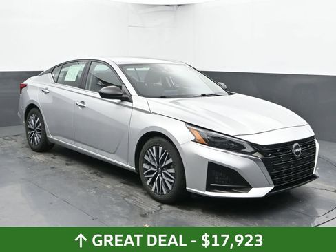 Used 2024 Nissan Altima 2.5 SV FWD image 4
