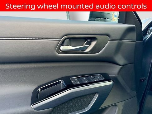 Used 2025 Nissan Pathfinder SL w/ Cargo Package image 19