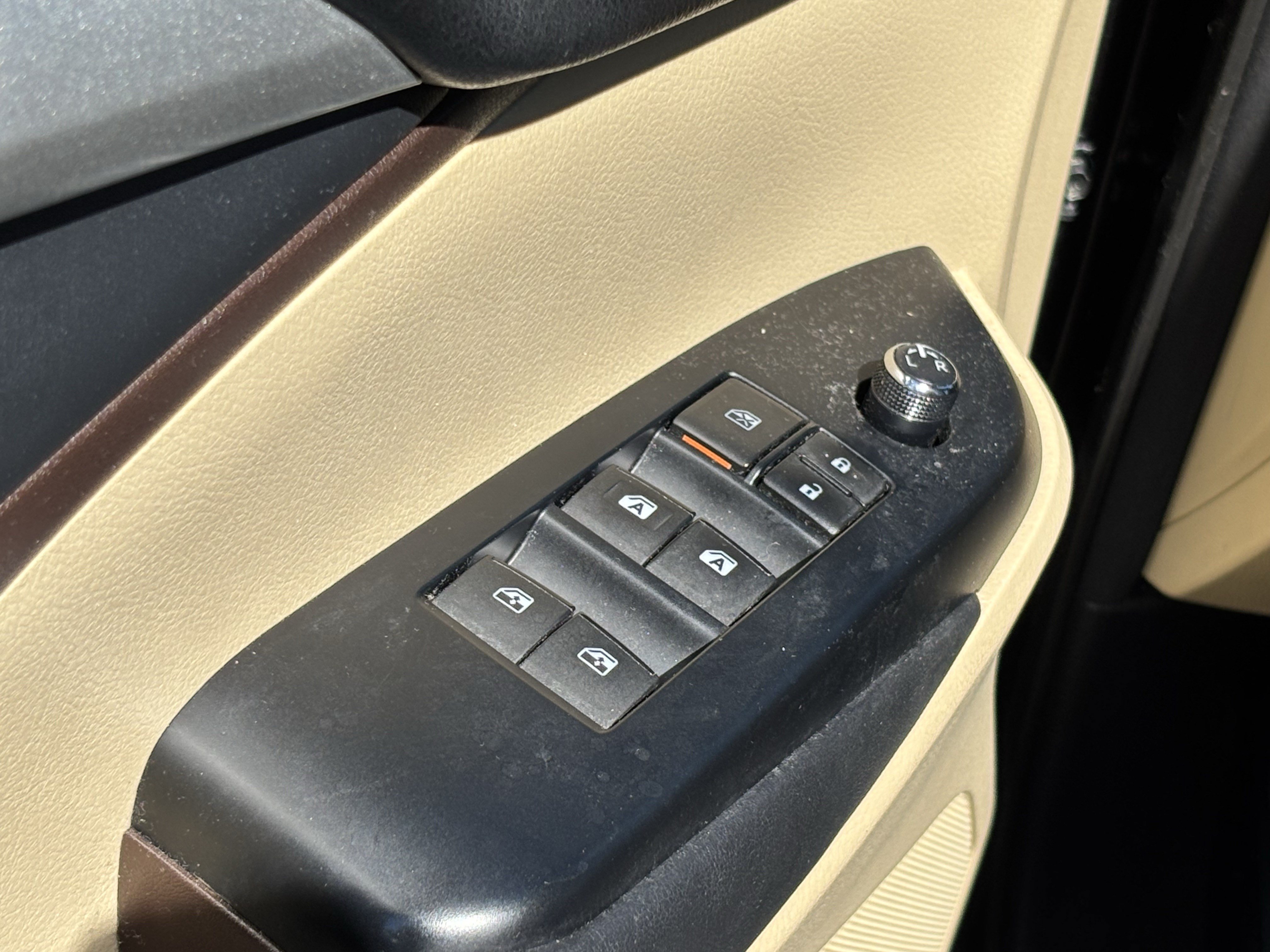 Used 2015 Toyota Highlander XLE FWD image 14