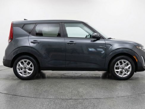 Used 2025 Kia Soul LX w/ LX Technology Package FWD image 11