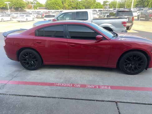 Used 2015 Dodge Charger SXT image 5