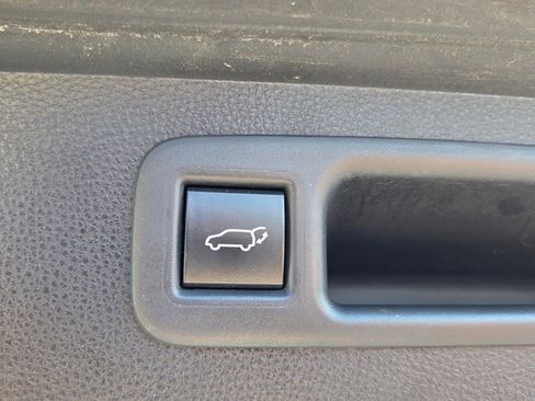 Used 2021 Toyota Highlander LE AWD/4WD image 15