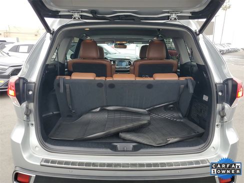 Used 2017 Toyota Highlander Limited image 10